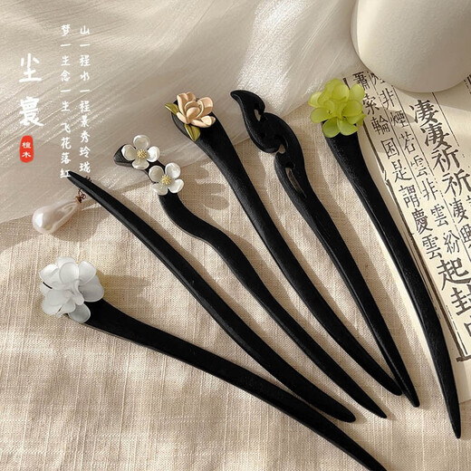 Zhuo Keke Zhao Liying's same style Jade Rabbit and Gui Gui hairpin for women. Ancient style hairpin. Simple modern and high-end new Chinese style hairpin. Zhao Liying's same style. Jade Rabbit and Gui Gui.
