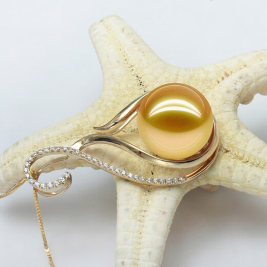 Drops of water form pearls. Nanyang Pearl Family 11-12mm Nanyang gold bead pendant 925 silver swan style is beautiful and decent gift.