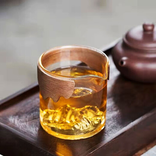 Tenghanjia neuer Glas-Wasserbecher, verbrühungssicherer Becherdeckel, rutschfester Deckel, hitzebeständiger Isolierring, handgehaltener Bambus-Holzbecher im chinesischen Stil, fairer Bechergriff, kaffeefarbener Holzdeckel 6630