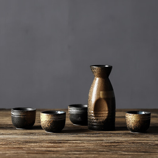 Porcelain in the Four Directions Japanese retro old tavern sake set home wine pot soju cup restaurant small wine glass liquor dispenser Japanese and Korean restaurant specialty wine set Hengdian pose Chinese style trumpet sake set one pot and two cups