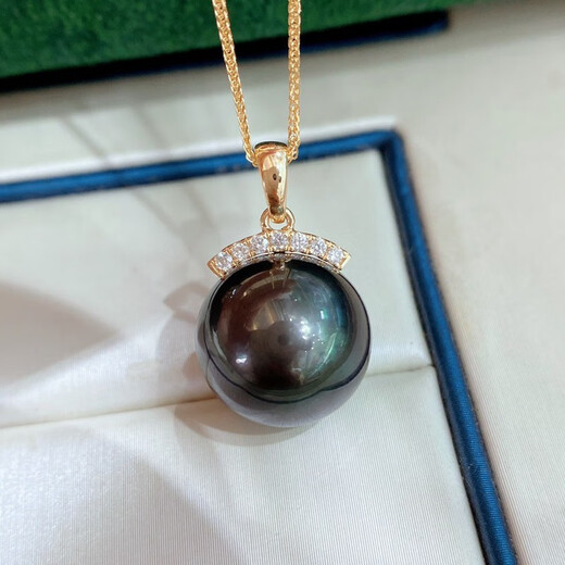 Yue Fei 12-13mm Tahitian black pearl pendant, 18K set with diamonds, perfect round, strong light and slight imperfections, eyelash style, gift to your lover, with silver chain and certificate