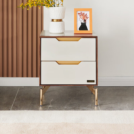 全友家居(品牌补贴) 现代轻奢风床头柜水曲柳木装饰框金属脚床头柜