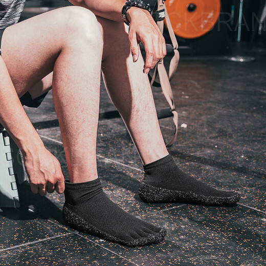 LINBUXAN five-finger socks, bran shoes, indoor skipping rope, women's yoga, Pilates comprehensive training, home thumb separation, men's fitness exercise 3533 black, split-finger style 44