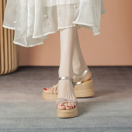 ZHR凉鞋女新品时尚捷克钻一字带坡跟女鞋夏季网红百搭透气罗马鞋子女 香槟色 （后跟6.5CM--搭扣款） 36