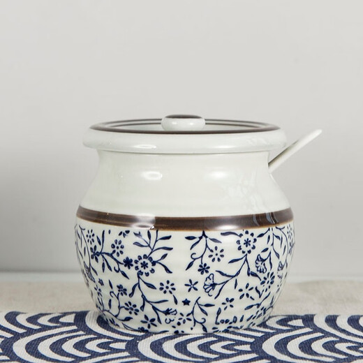 Japanese style four seasons underglaze color high temperature resistant ceramic salt jar chili oil spicy jar kitchen lard jar seasoning jar seasoning jar seasoning box small blue and white seasoning jar (with porcelain spoon) 300ml