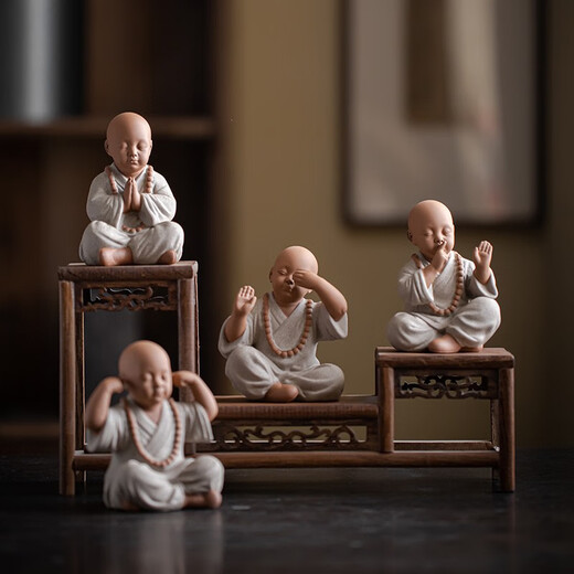 Refining fine ceramics, four little monks, tea pet, tea table, tabletop, small tea ceremony ornaments, tea accessories <set of four colored sand> + three-layer wooden base