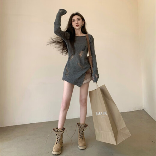 索菲堡（SUOFEIBAO）欧美性感破坏风镂空针织衫女秋季打底毛衣一字肩辣妹显瘦短款上衣 灰色 均码