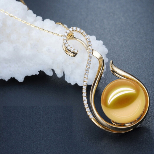 Drops of water form pearls. Nanyang Pearl Family 11-12mm Nanyang gold bead pendant 925 silver swan style is beautiful and decent gift.