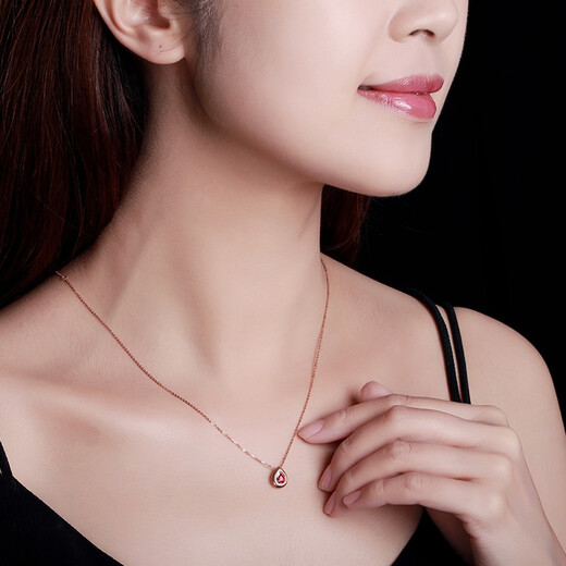 Tingliang 0.5 carat pigeon blood red ruby pendant 18K gold inlaid with diamond colored treasure necklace as a gift for your lover, single pendant in stock