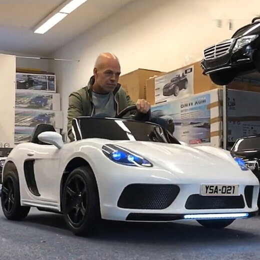 Hand in hand with the extra large children's electric car four-wheeled double car remote control can sit adults and children baby toy car children's car standard red double leather seat + 14A battery + soft wheels