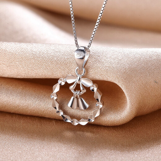 Saturday Fortune (ZLF) PT950 platinum pendant women's car flower sparkling garland pendant love hug 1.36g
