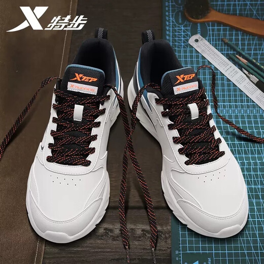 特步鞋子男鞋秋冬季皮面运动鞋旅游休闲鞋跑步鞋户外轻便学生慢跑鞋男 白兰【0092】 42