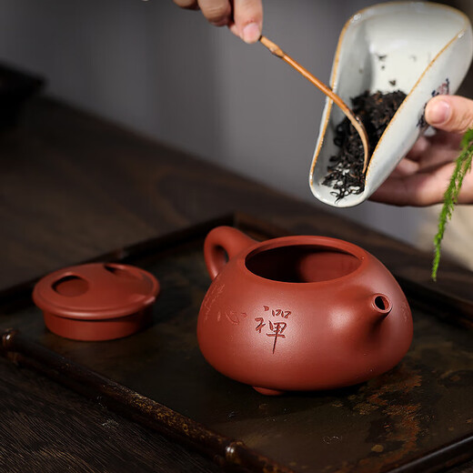 Centennial Liyong Yixing purple sand pot pure handmade raw mineral clear cement cow cover stone scoop pot Kung Fu tea set teapot 340ml