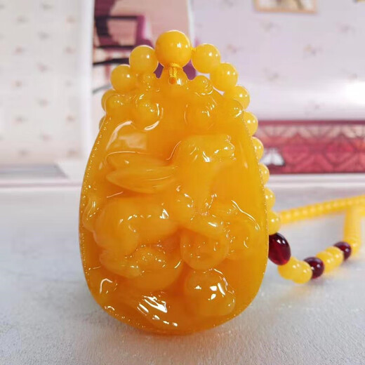 SNQP natural amber old beeswax pendant men's chicken oil yellow necklace women's sweater chain long zodiac rat ox rabbit dragon zodiac ox (large size)
