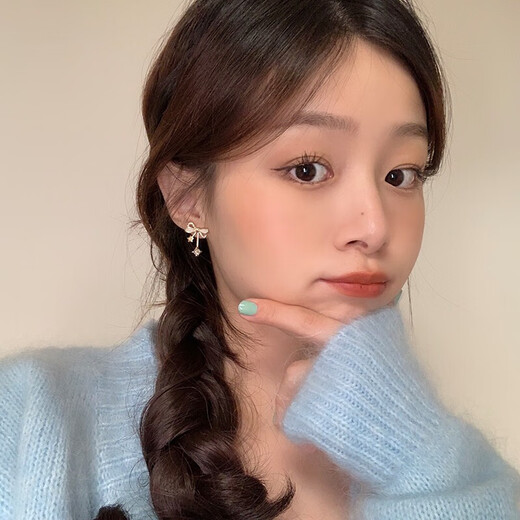 Crystal Silver Needle Weekly Earrings 2025 New Earrings Girl Birthday Gift for Girlfriend Light Luxury High-end Niche Temperament T110 Weekly Earrings Lighting Gift Box