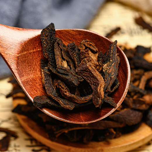 Zequn steamed tangerine peel warms the stomach and dissipates cold, regulates qi and strengthens the spleen. Chinese herbal medicine pieces, dried tangerine peel and shredded orange peel can be used with chrysanthemum, hawthorn, mulberry, and wolfberry soaked in water to make tea 500g/bag (powder can be made upon consultation)