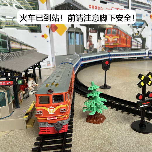 Aole remote control electric train toy model track set Green skin Dongfeng 4B internal combustion engine door light birthday gift Remote control Green skin front Dongfeng 4B internal combustion engine Ordinary battery set