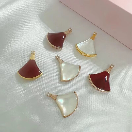 18K gold necklace small skirt pendant color gold rose gold au750 color gold necklace clavicle chain for girlfriend Chinese Valentine's Day gift K gold rose gold (single pendant) 16mm white mother-of-pearl