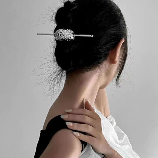 Chuxiang (CHUXIANG) unique niche design long tassel hairpin new trendy ponytail back head headdress European and American exaggerated hair accessories long tassel hairpin - pitted surface removable