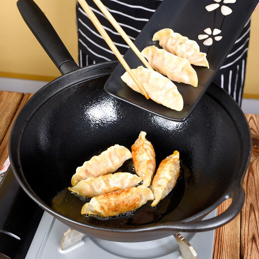 Jiuzhu cast iron pot deep wok old-fashioned iron pot household non-stick pan flat bottom wok gas stove induction cooker special pot long handle - flat bottom wok - wooden cover 31cm Jiuzhu cast iron pot deep wok old-fashioned iron pot household non-stick pan flat bottom wok gas stove induction cooker special pot long handle - flat bottom wok - wooden cover 31cm