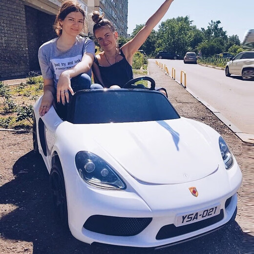 Hand in hand with the extra large children's electric car four-wheeled double car remote control can sit adults and children baby toy car children's car standard red double leather seat + 14A battery + soft wheels