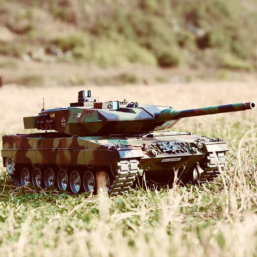 Henglong German Leopard Tank Remote Control Car Remote Control Tank Vehicle Military Battle Model Parent-child Remote Control Car Charging Toy Upgrade Edition (full car plastic + steel wave) 7000mAh battery (can be played for about 120 minutes)