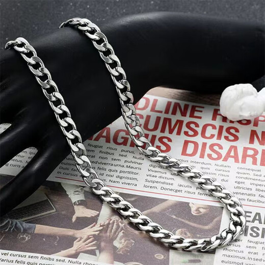 Pei Nanwei Cuban chain necklace men's trendy hiphop high street titanium steel non-fading thick iron chain European and American hip hop free chain titanium steel Cuban necklace 60cm