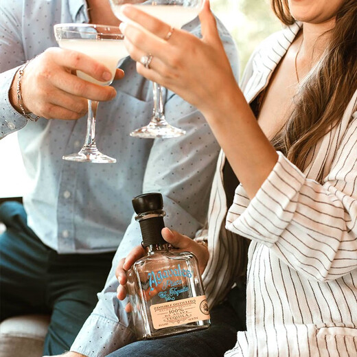Acavilas licencied acavilas tequila or mark argent mark vied agavales mexican vin tequila argent mark plata 750ml 1 bouteille