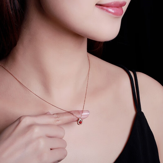Tingliang 0.5 carat pigeon blood red ruby pendant 18K gold inlaid with diamond colored treasure necklace as a gift for your lover, single pendant in stock