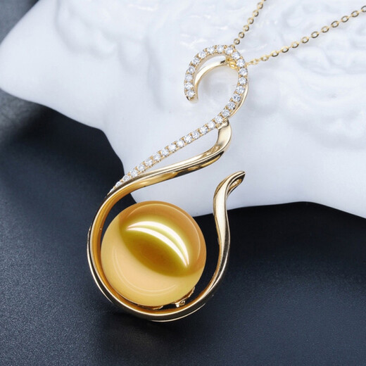 Drops of water form pearls. Nanyang Pearl Family 11-12mm Nanyang gold bead pendant 925 silver swan style is beautiful and decent gift.