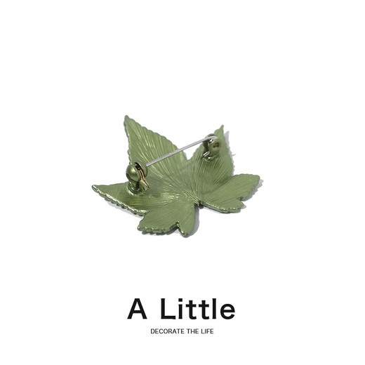 Fresh maple leaf retro brooch, high-end ins temperament, luxury creative diy accessories, sweater suit brooch for men and women, three-layer maple leaf brooch, simple outfit