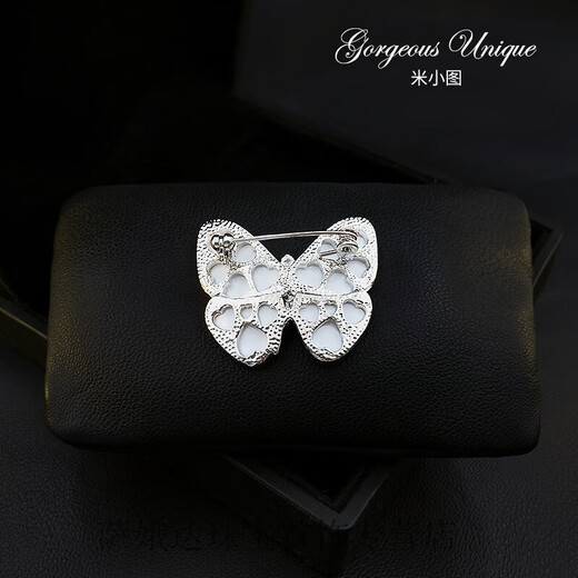 QUAMER Craft 1615 Dancing Exquisite and Simple White Small Butterfly Brooch Sweater Jacket Silver Cool Color