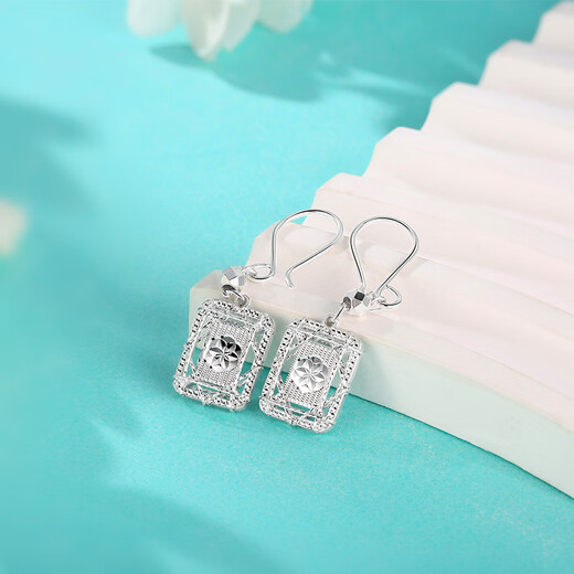 Yuan Shengfu's new PT950 fashionable square filigree platinum ear hooks platinum earrings earrings earrings 3.67 g
