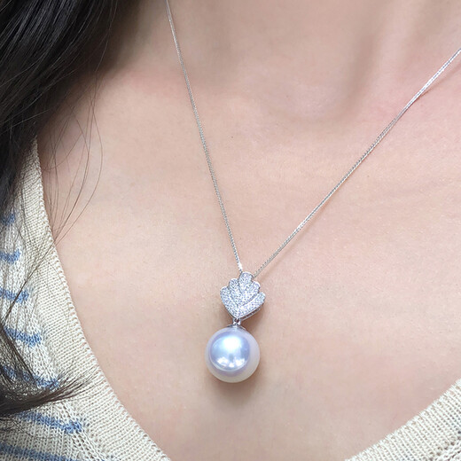 Nanxiao White Pearl Pendant Single 18K Gold Diamond South Sea White Pearl Necklace Angel Wings Seawater Necklace for Women Pendant + 18k Gold Chain (Customized Delivery in 7-10 Days) 11-12mm