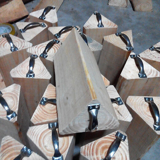 Car triangular wood solid wood anti-skid stopper tire positioner parking wood large truck triangular wood pad wood car stopper 30*30*15cm (for medium and large trucks)