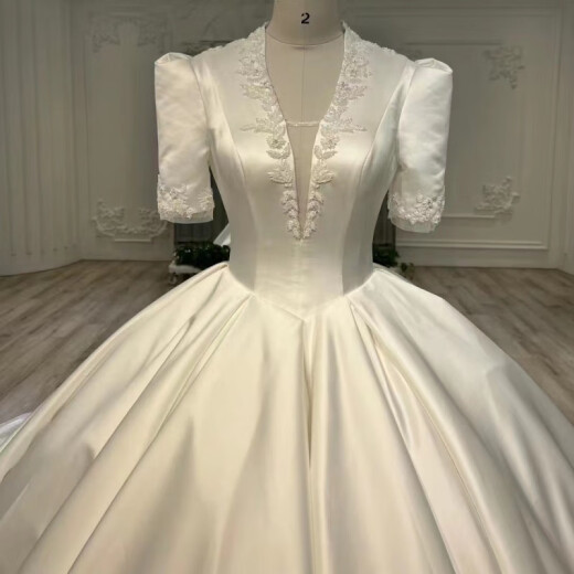 French satin wedding dress 2024 new bride main wedding dress simple and high-end mid-sleeve V-neck wedding dress with tail S