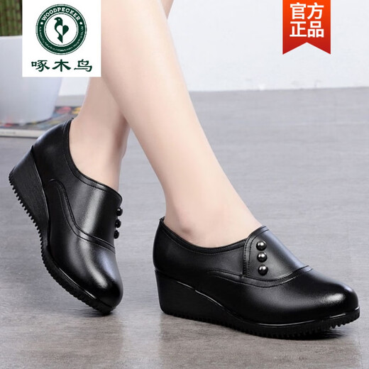 Woodpecker high-end genuine leather mother's shoes women's 2025 autumn new wedge heel soft sole non-slip middle-aged and elderly casual leather shoes black 37