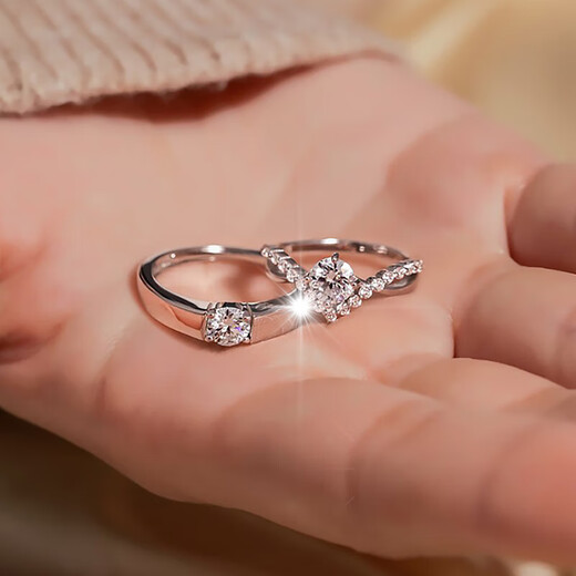 Zhou Taisheng's ring request for engagement ring 520 Valentine's Day gift gift box. You need to place an order silently and note the size. Crown the ring for love.