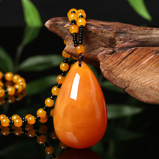 Qinhenghui guaranteed price Fat Donglai quality official beeswax pendant for women and old men chicken fat yellow amber long necklace ethnic style hanging D style/gourd (old honey style)