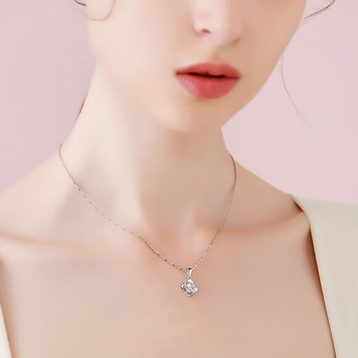 Mansheng necklace female four-leaf clover pendant summer girl clavicle chain Valentine's Day birthday gift for girlfriend and mother necklace exquisite gift box