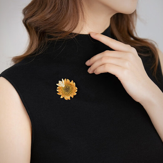 Marco Bizzarri high-end brooch for women, sunflower bee brooch, luxury and exquisite corsage for men, anti-exposure buckle pin for women in summer, Valentine's Day gift for girlfriend, wife's birthday gift