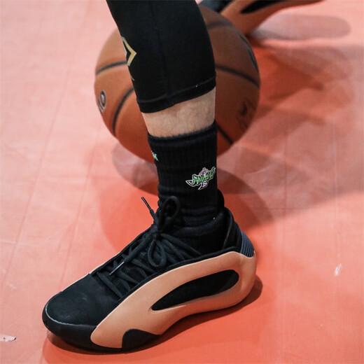 Adidas Harden Vol. 8 Harden 8 black, white, red and orange wear-resistant, non-slip and breathable low-top sports men's basketball shoes IE2694 black and orange 40.5 (250mm)