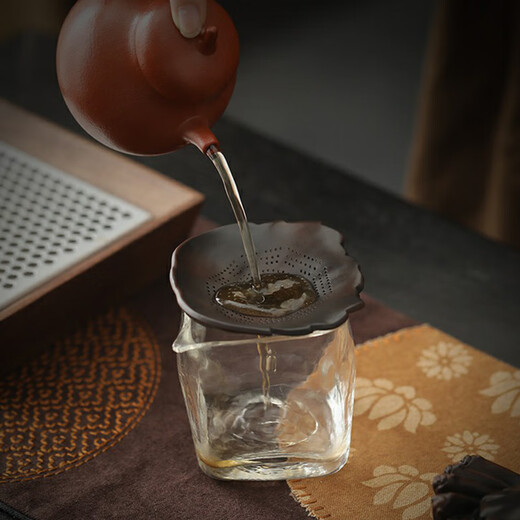 Shuming purple pottery crab tea drain can be used to raise tea pets, household tea filters, tea partitions, all-ceramic integrated filter set, purple pottery crab filter tea pets, large size