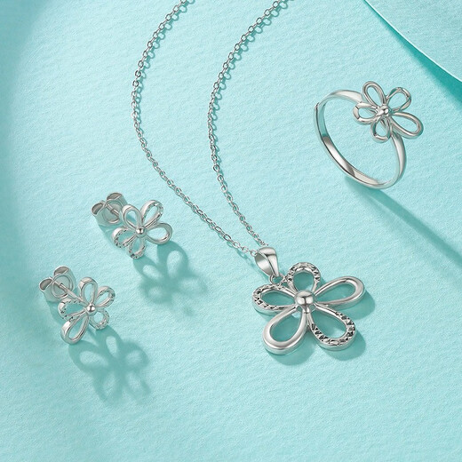 Liuguifu Jewelry Platinum Necklace Women's PT950 Pendant Platinum Clavicle Chain Sakura Love Birthday Gift for Girlfriend 3.20g