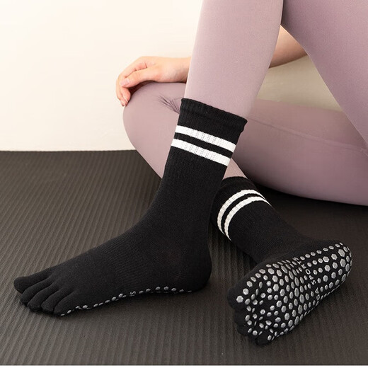 Yalu yoga socks non-slip split-finger women's five-finger socks spring and summer Pilates socks indoor special floor sports dance socks black + white 2 pairs one size fits all (recommended size 34-39)