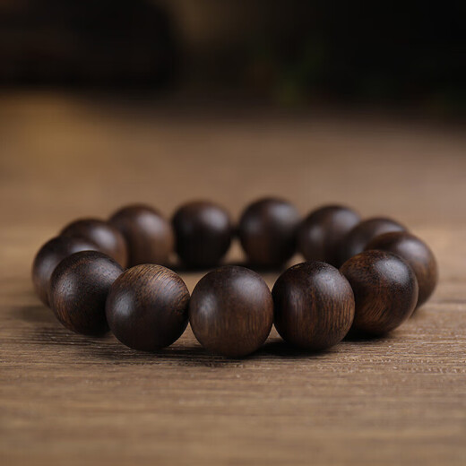 Yueyin Baichuan old material agarwood bracelet rosary beads for men and women wooden retro literary couple model about 18mm