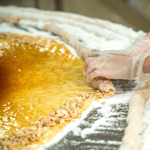 Universal cat poop candy Maoming handmade soft candy Maoming specialty snacks old-fashioned traditional coconut peanuts 500g1Jin Jin is equal to 0.5 kg cat poop candy about 30 pieces