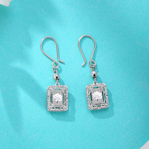 Yuan Shengfu's new PT950 fashionable square filigree platinum ear hooks platinum earrings earrings earrings 3.67 g