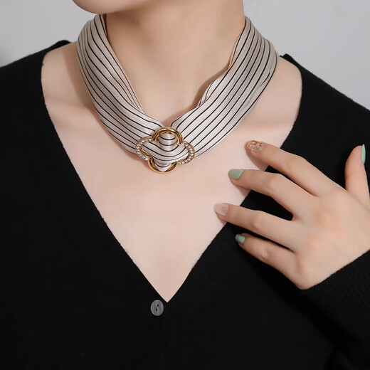 Zuoou four-leaf clover silk scarf buckle high-end small square scarf knotted buckle multi-purpose shirt streamer scarf corner new fixed button rhinestone four-leaf clover rose gold