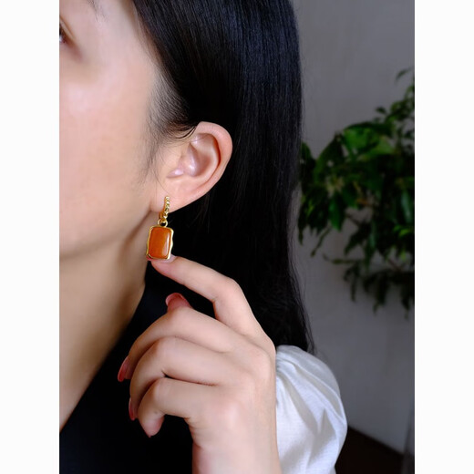 Qingmeng beeswax earrings for women, sterling silver earrings, retro earrings, Chinese style square earrings, niche earrings, natural old beeswax earrings, a pair